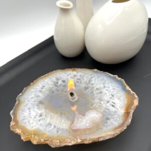 This beautiful Natural Agate Oil Candle Lamp includes a glass wick holder with fiberglass wick